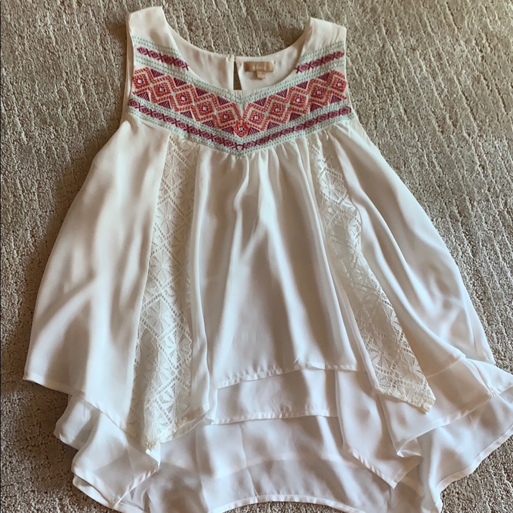 NWOT Embroidered white blouse